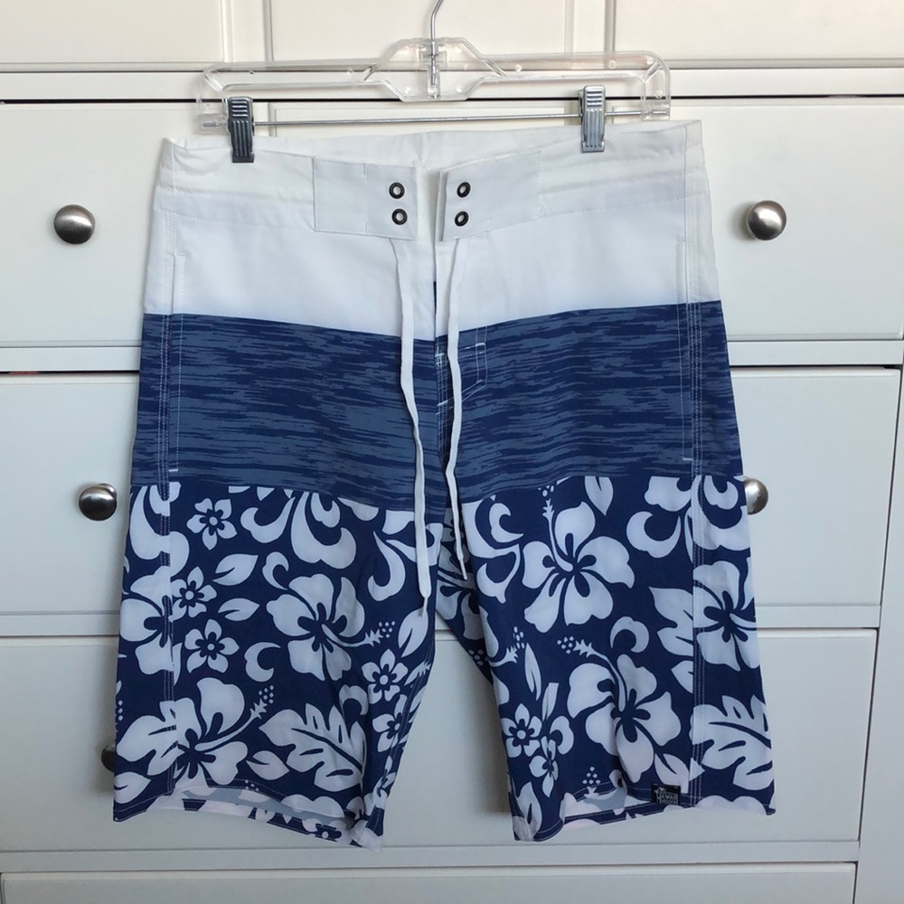 Hawaii Hangover Men’s Board Shorts Size 30 NWOT
